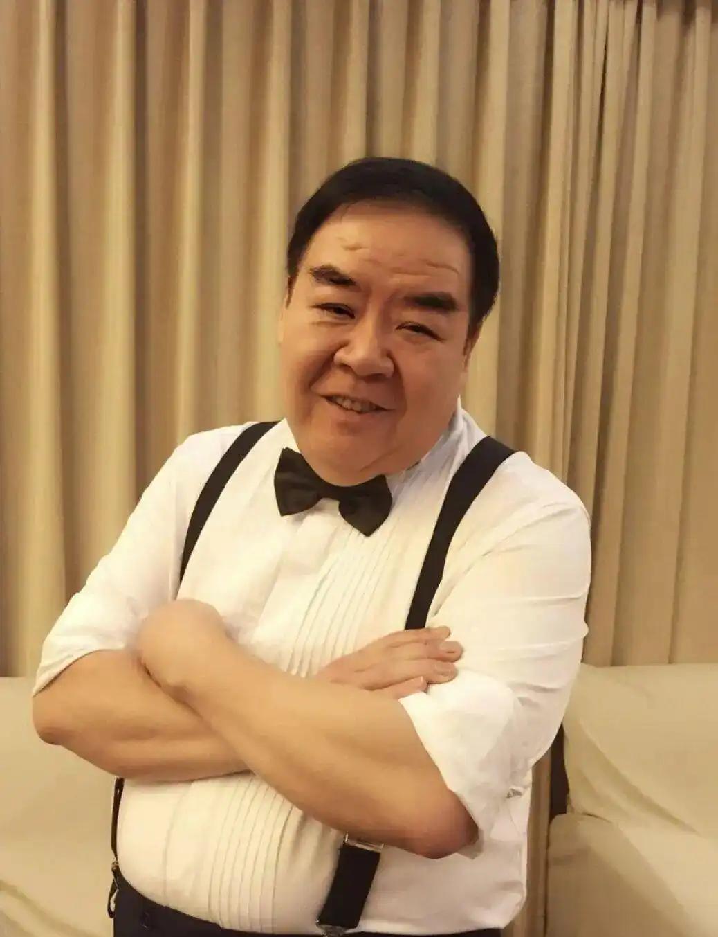 郑则仕破产，公司欠下1700万外债，走投无路之际，他给昔日好友周润发拨去了电话“