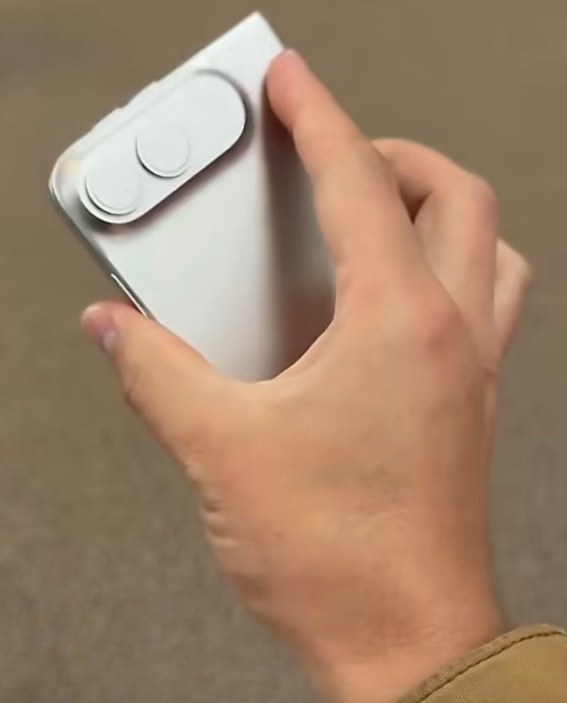 给看成了华为PuraXMax，哈哈。华子牛啊，引领！iPhoneUltra金