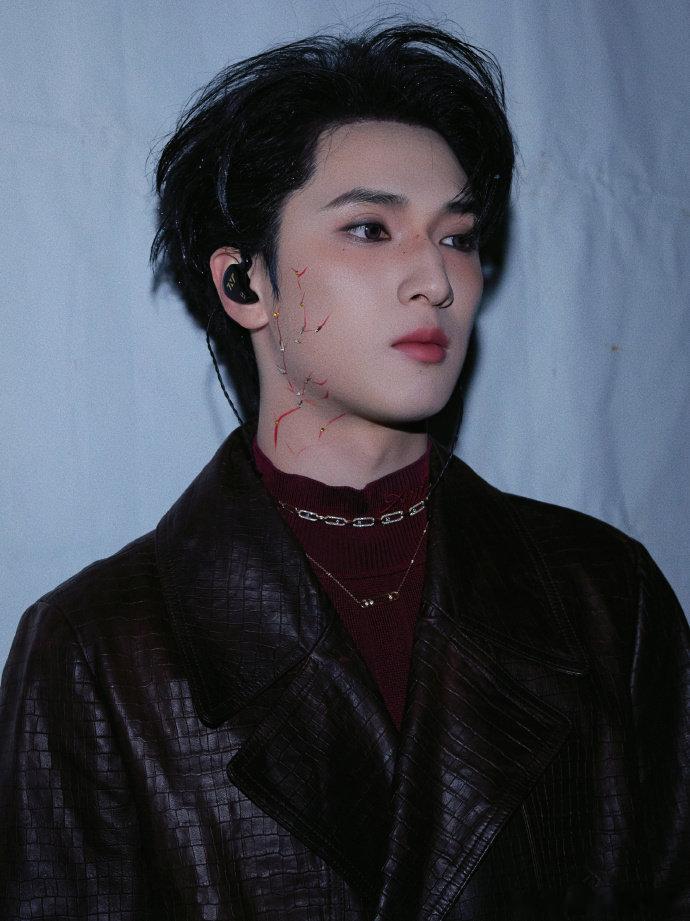 严浩翔六周年发文，严浩翔六周年的幸福，属于你的幸福时刻我们有幸见证，六周年快乐呀