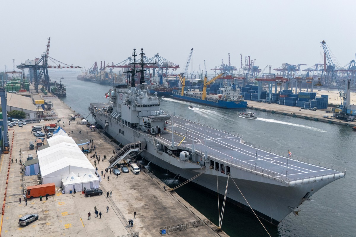 全网都在祝贺印尼喜提“首艘航母”，先别急着放礼花。这艘开进雅加达的“加里波第”号，搁在意大利海军手里
