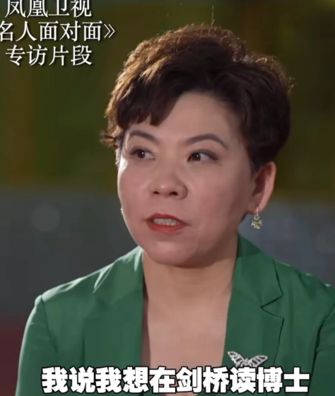 1997年，邓亚萍退役后考入清华大学，第一节课上，老师问她：“你的英语怎么样？”