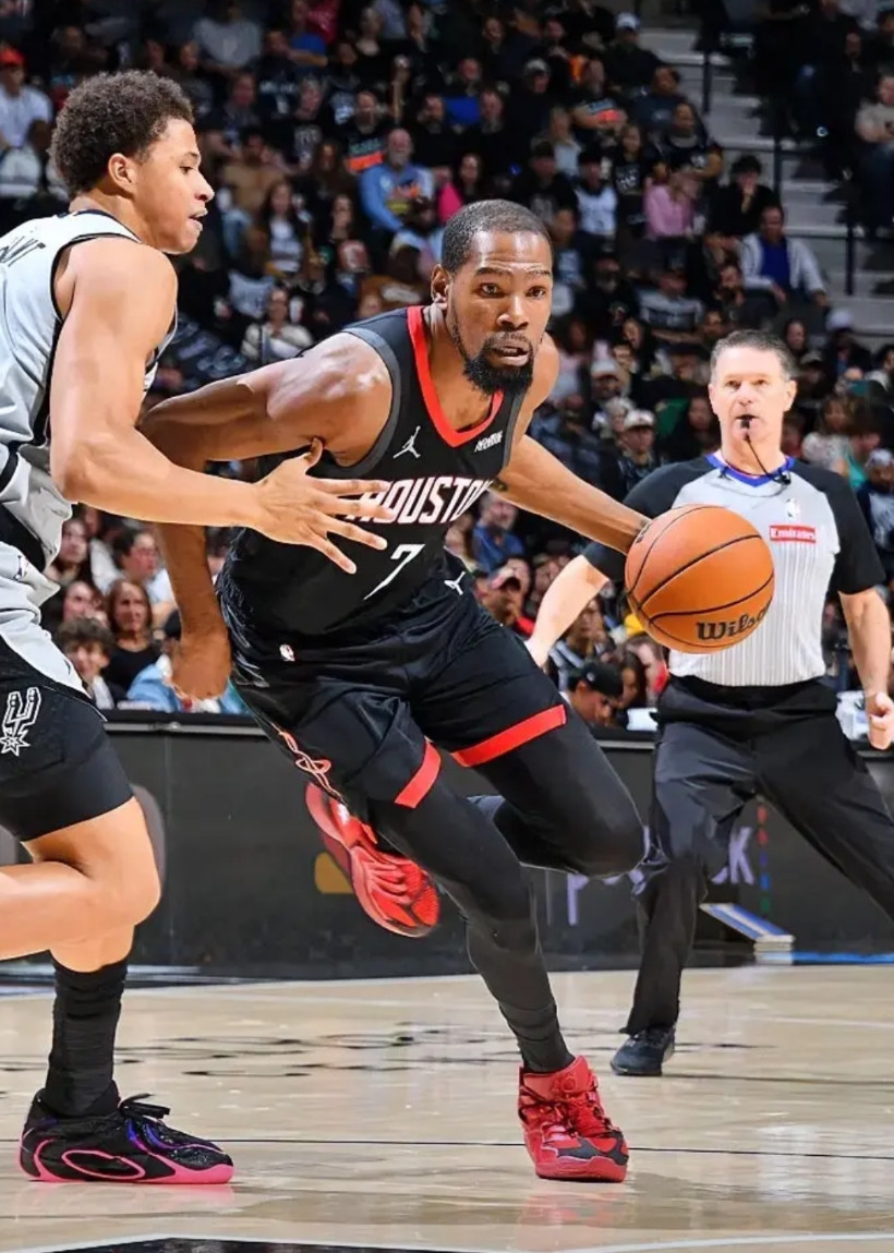 火箭惨负马刺！不用纠结，就是打不过。1，马刺策略非常简单，凯尔登·约翰逊死亡