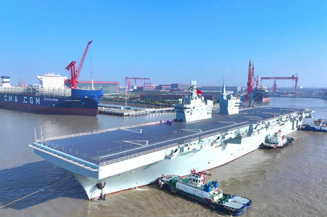 076型四川舰什么地位？海军中仅次于辽宁舰、山东舰，以及福建舰，是绝对强悍的水面