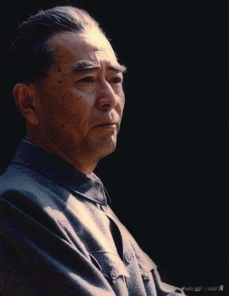 🌺🙏敬爱的周总理，致敬您的稳步笃行，传承您的恒久初心！“步履不停歇，前路皆坦