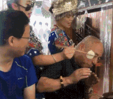 爆笑GIF: 就算有满满一嘴的胡子渣, 也挡不住你绝美的容颜!