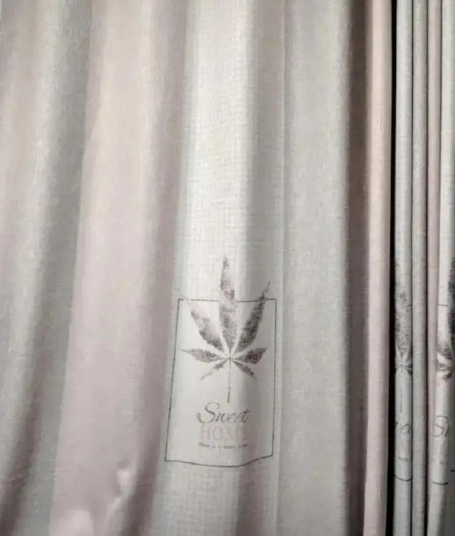 说个挺害臊的事！我和老伴儿都快奔六十的人了我们从没分过床睡过，一直睡在一个房