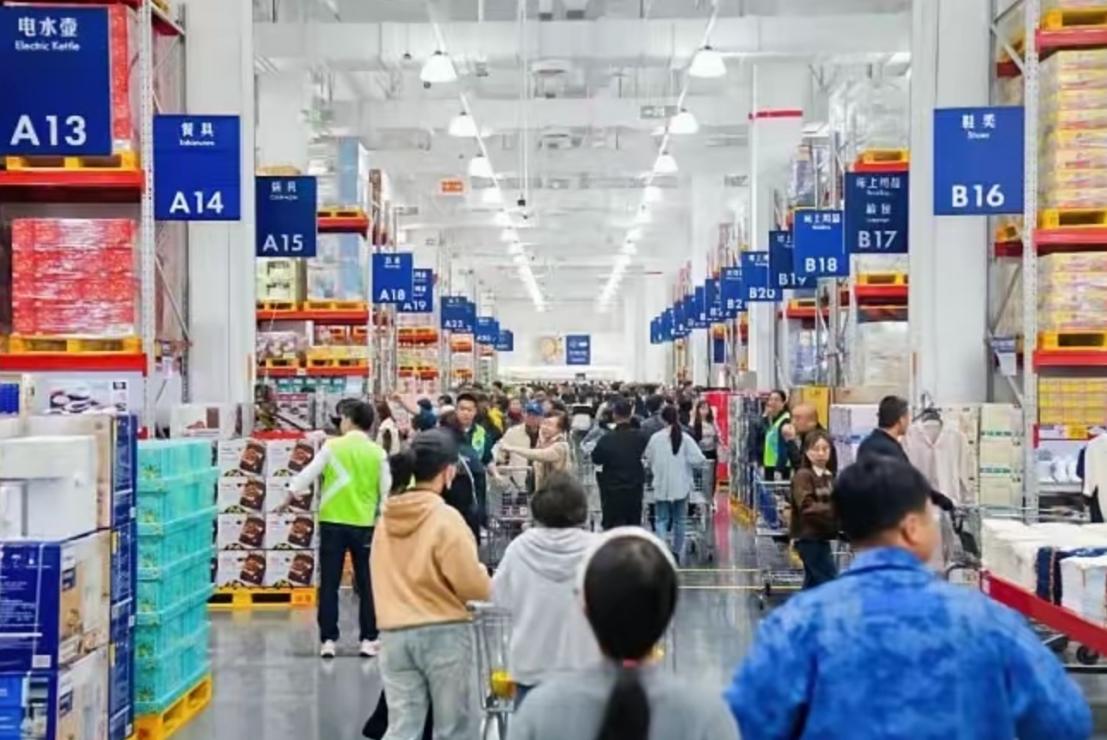 沃尔玛突破1万亿美元，亚马逊站上3万亿美元！ 今年美国零售市场出现了两个很有