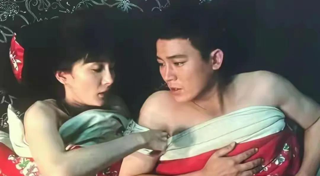 欧豪在杨幂身上受的委屈，只能用假戏真做来弥补了！欧豪本来就比杨幂小了整整六岁，任