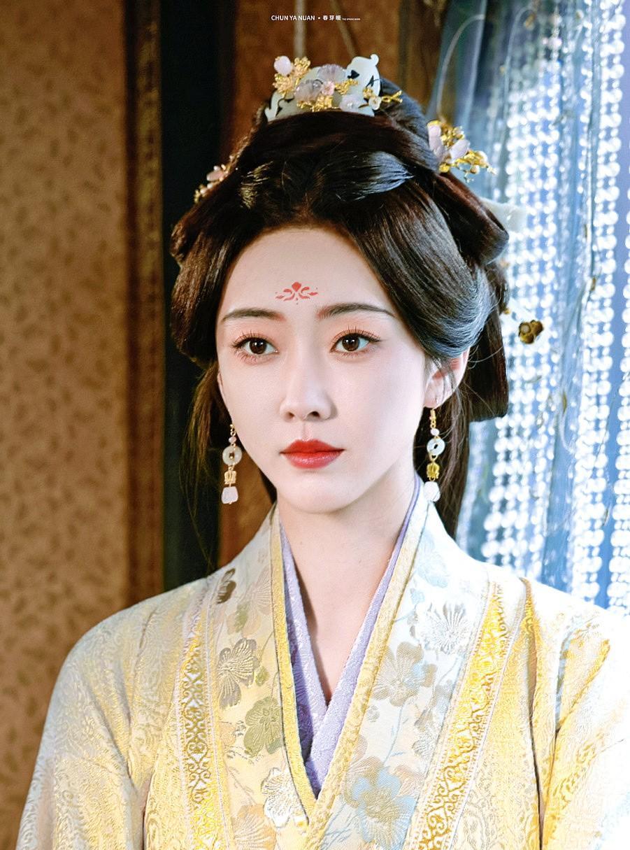 不查不知道，一查才知道《折腰》女二宣璐宣璐，1991年1月15号出生，江苏省