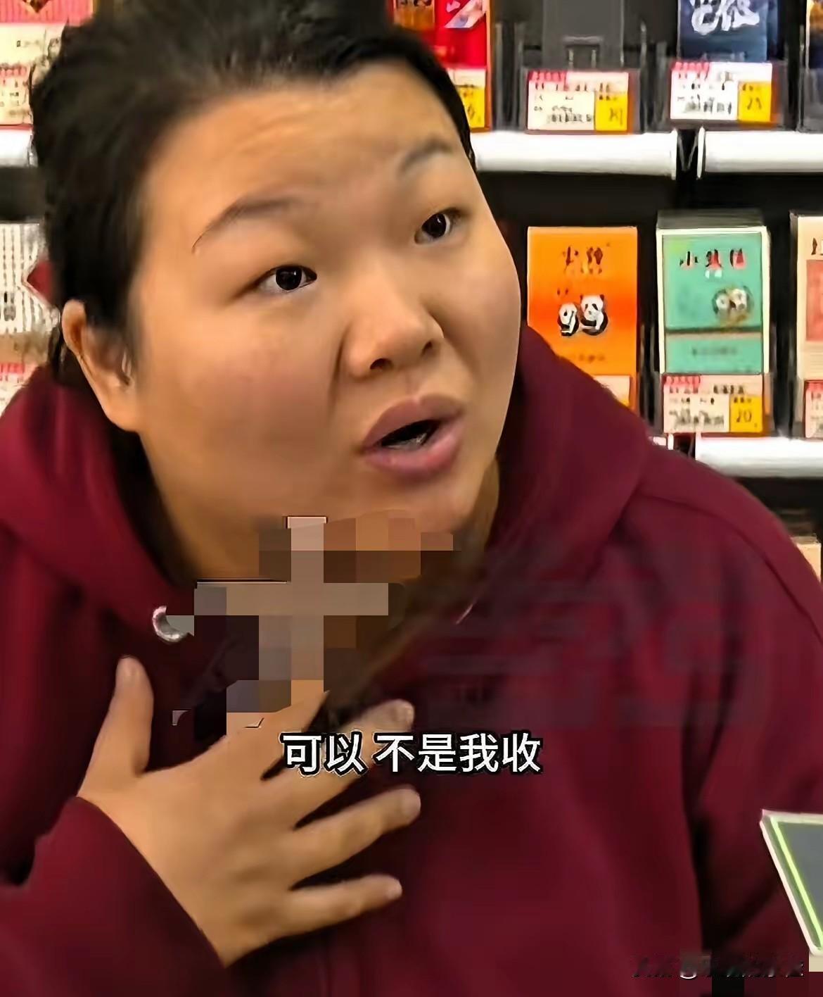 便利店老板现在估计肠子都悔青了！他后悔的不是联系了回收黄金的人，也不是拿了提