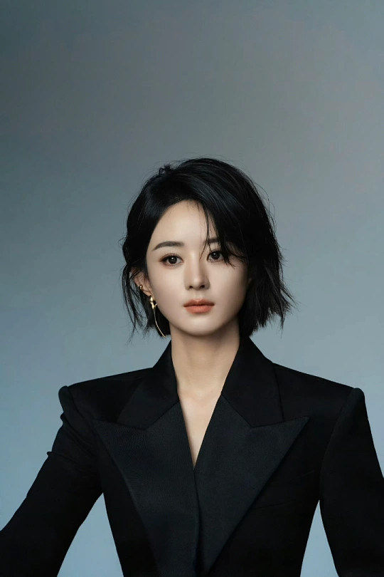 赵丽颖与角色同频与初心共振赵丽颖的演艺之路，从来都是与角色同频，与初心共振。她从