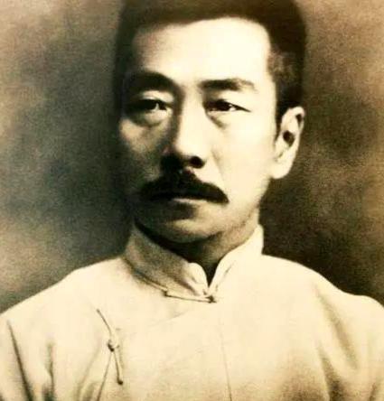 1936年，鲁迅先生骤然辞世，医生亦未能查明具体死因，直至48年后，上海专家深入