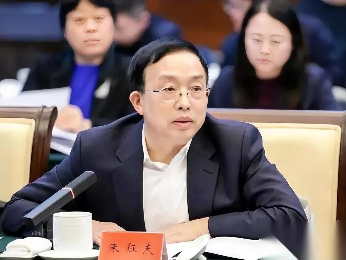 有些法学专家的脑回路，真让人费解。说要“法律和世界接轨”，可接的是啥轨？