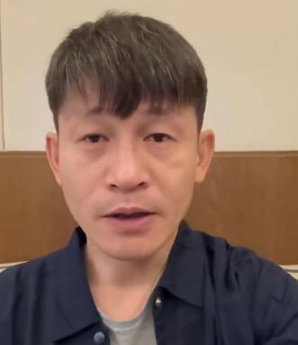 演员余皑磊，虽然出生在唐山，可因为大地震摧毁了家园，打小就在安徽马鞍山长大。小时