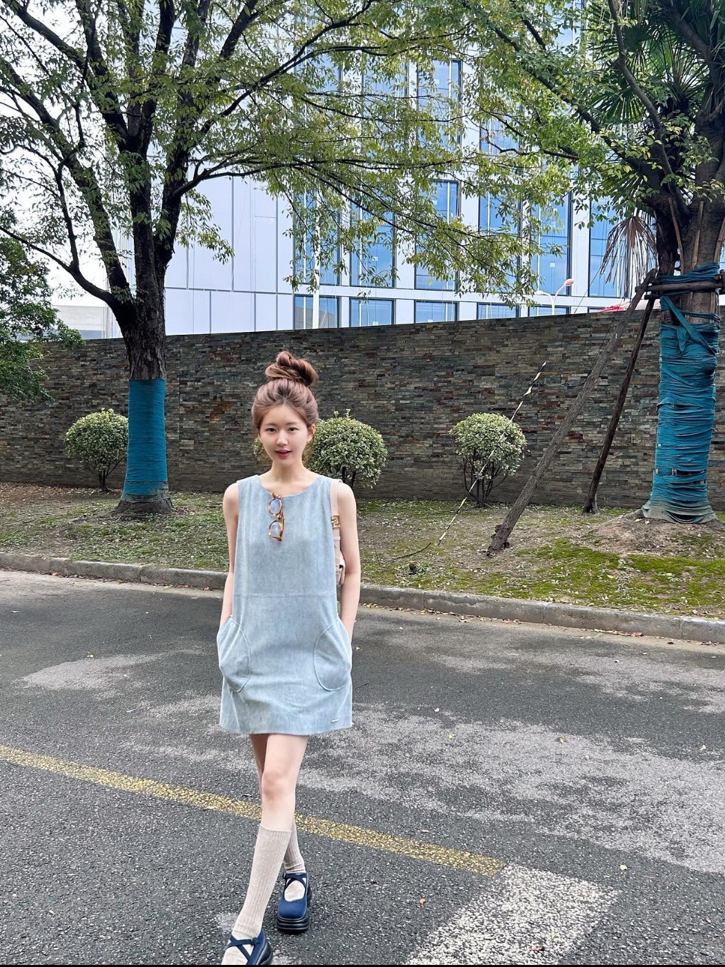 赵露思这个丸子头怎么扎的真的学不会啊​​​
