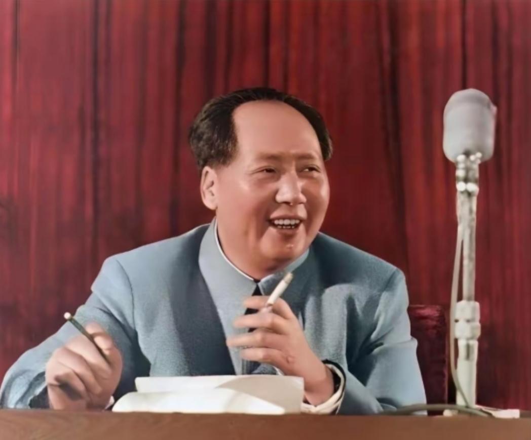 毛主席当年讲：不要把农村人口引入城市。农村人口就地发展经济，办学校，办工厂，办医