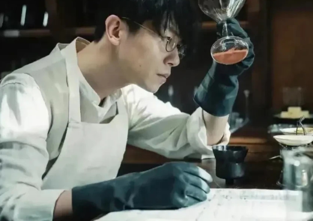 《人生若如初见》本来冲李现去看的片子，却被朱亚文圈粉了。朱亚文演的吴天白，直接