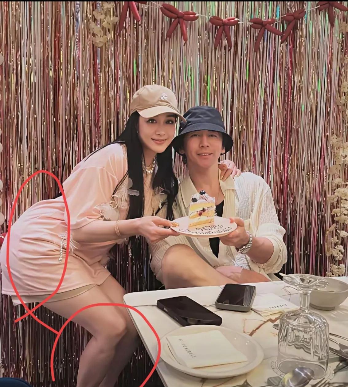 你们别说钟丽缇假跳操了！人家是真的有练过的！就看这张照片吧！钟丽缇给小十岁的