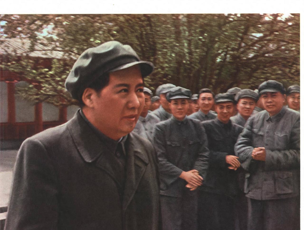 到底是什么人支持样板戏，又是什么人反对样板戏？其实对样板戏的评价，从深处反映了一