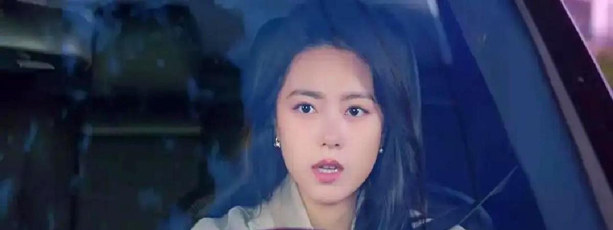 《骄阳似我》里吴启华演的这爹，真让人着急。赵今麦演的女儿聂曦光一回家，就瞅见