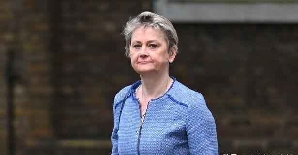 英国外交大臣的三条推文，基本上浓缩了欧洲未来几年的路线走向。第一条：中国是世界第