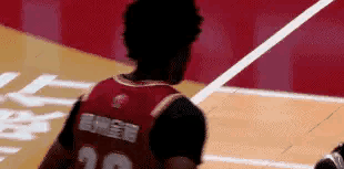 广东东阳光超级球星徐杰真是太会打球了！在今天进行的广东东阳光和浙江稠州金租的比赛