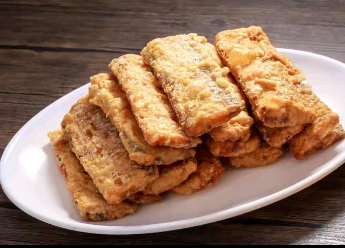 昨天下班比平时早了一些忽然想吃煎带鱼就顺路拐进了家附近的菜市场水产区摊位不