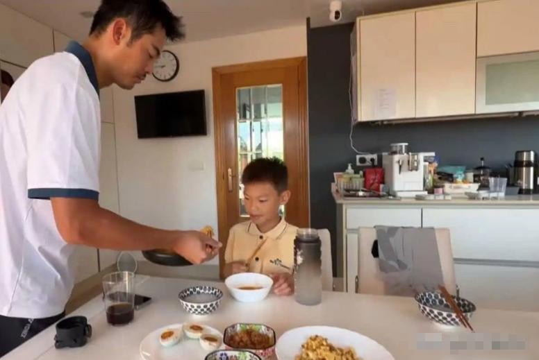 有钱人不折腾，钱根本花不完。同样是奥运冠军，林丹的生活可比频繁上镜的邹市明过