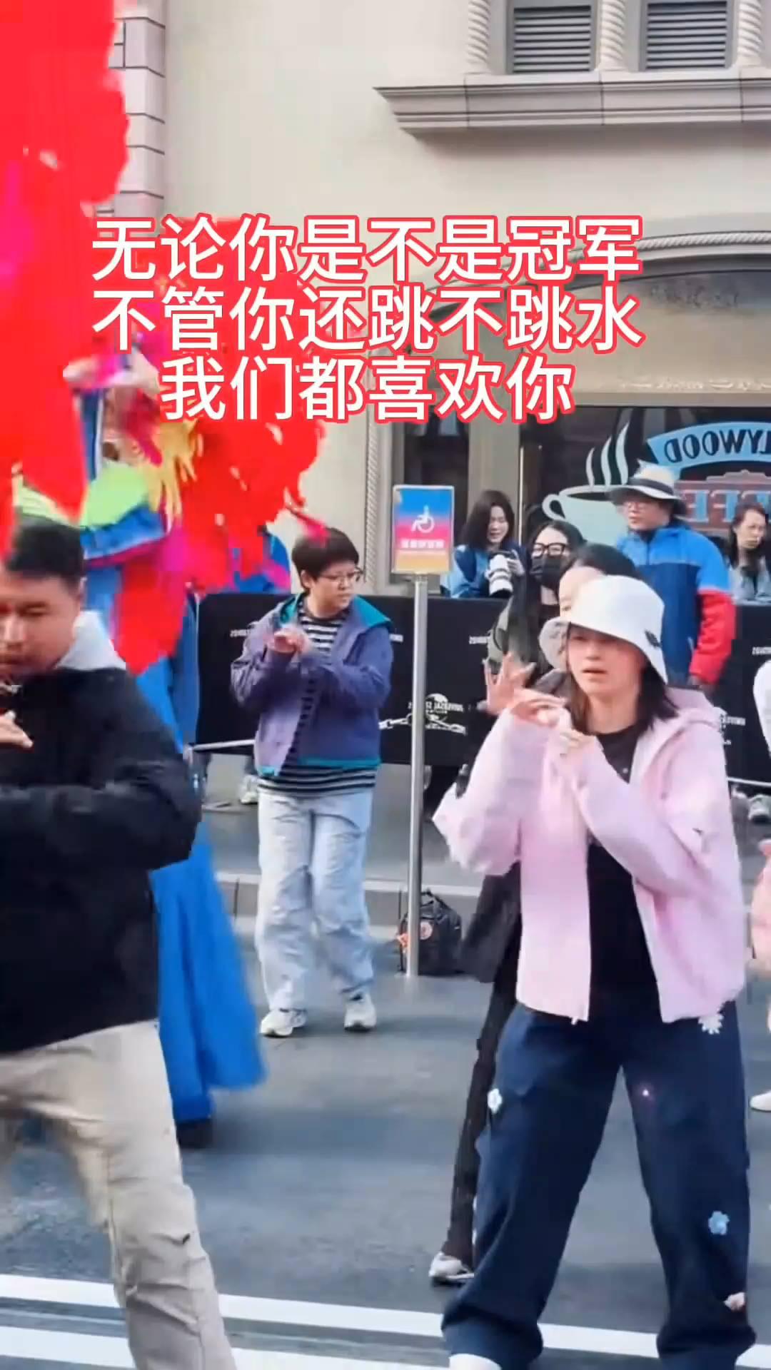无论你是不是冠军，不管你还跳不跳水，我们都喜欢你。