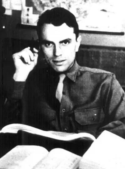 1945年，一名12岁的中国小女孩被美国士兵开车撞死，却只赔偿了26美元，女孩父