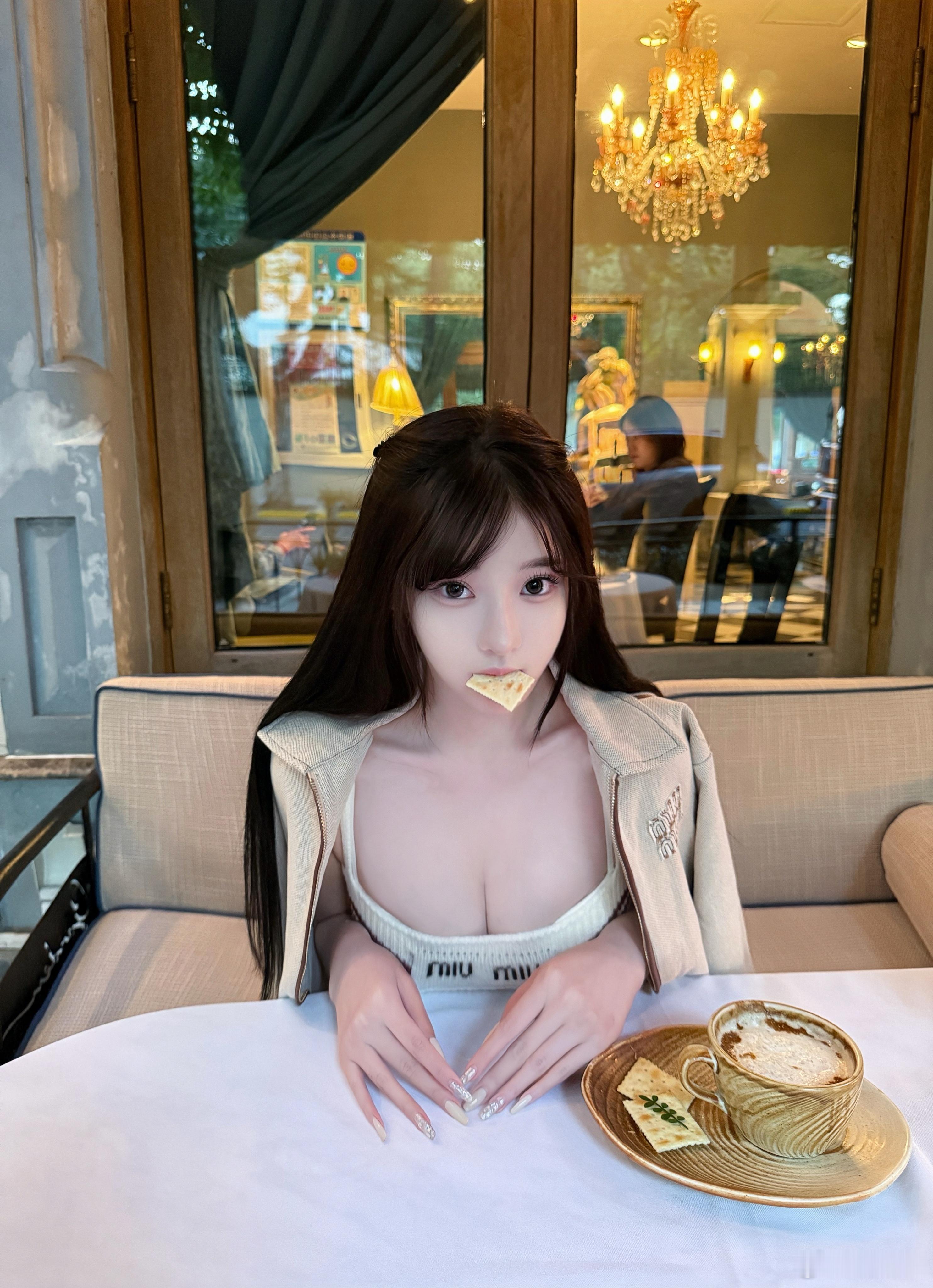 这次来香港真的是纯玩版没拍照片和姐妹天天玩的太开心了没时间拍照[doge]​​