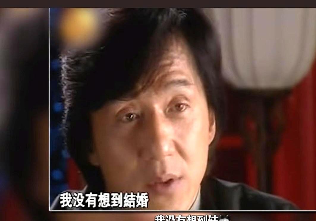 你敢信吗？成龙当年结婚就一句话，因为太太怀孕了，怕孩子出生父亲栏没名字！婚