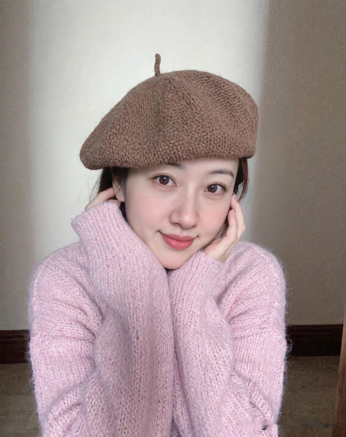 爱上一个人，确实很容易，可能是一见钟情，也可能是日久生情后的某个瞬间。这种