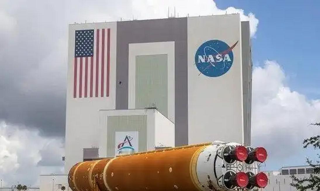 美国重返月球之路困难重重，又宣布推迟！美国几十年前就曾载人登月，虽然疑点重重