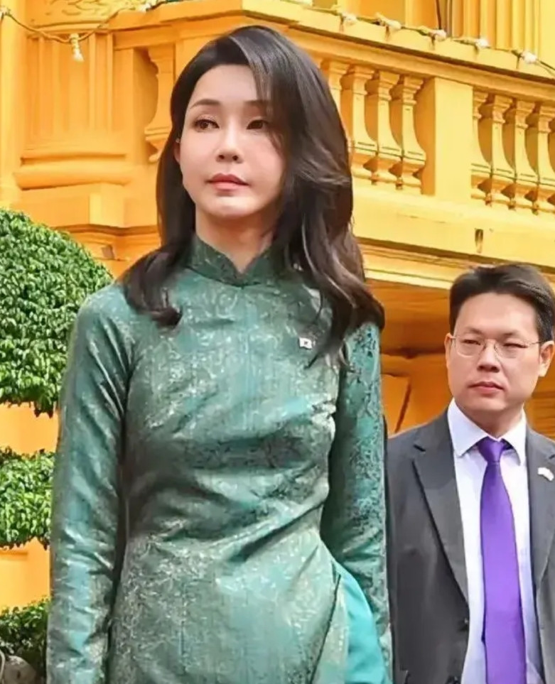 伊锡悦进去了，最难过的是金建希，真怕她熬不过去！尹锡悦当总统，就一心想把李在