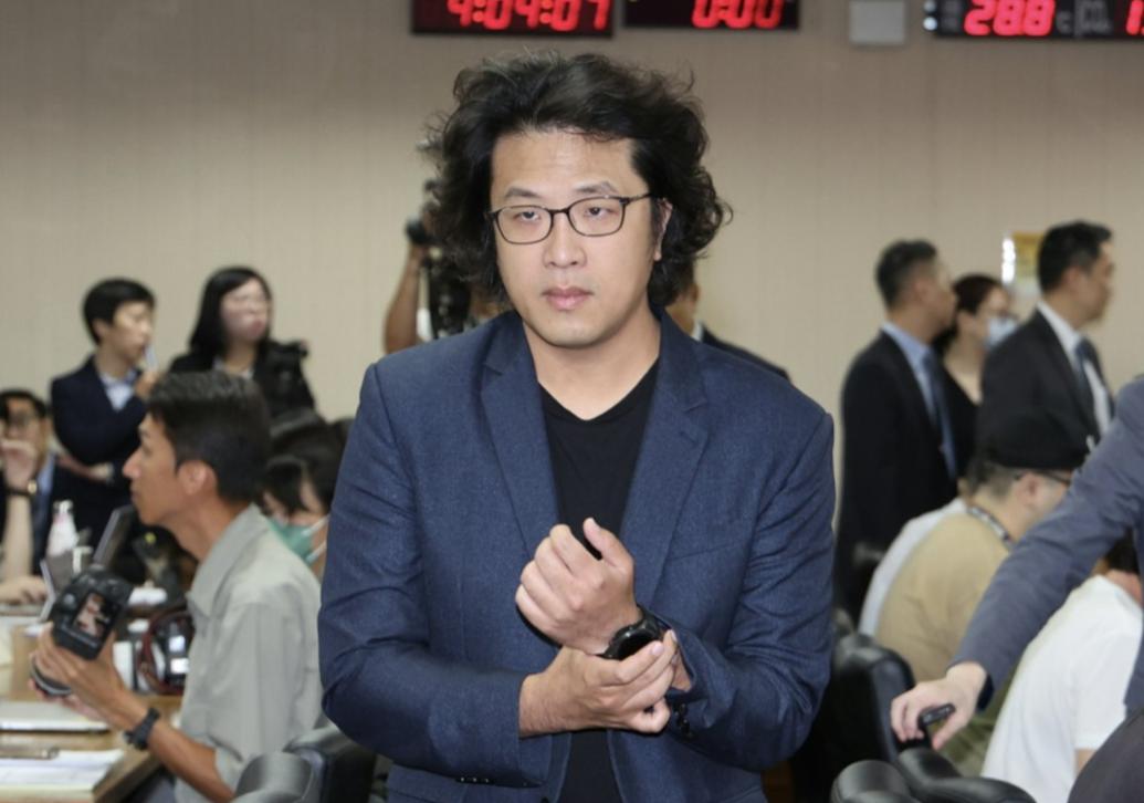 眼看情况不对，沈伯洋是越来越慌了！11月5号，国台办再次点名沈伯洋后，沈伯洋