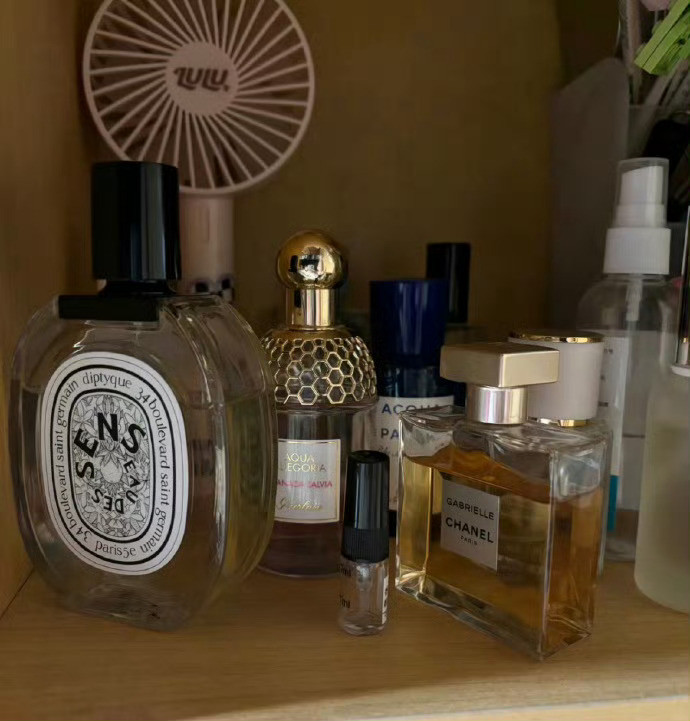 女大学生都在喷什么香水