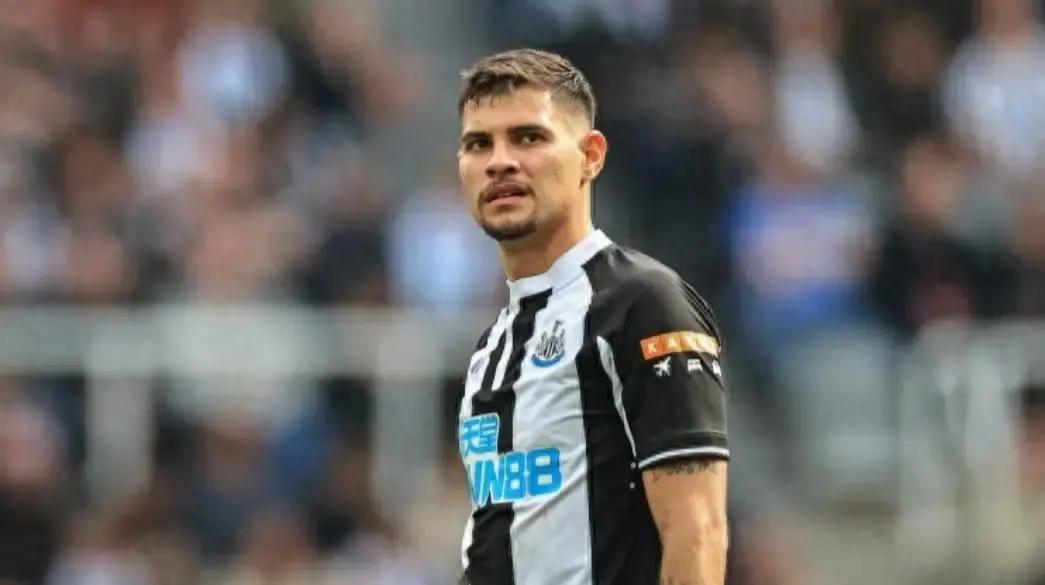 纽卡斯尔这支上亿英镑的球队，正在为一项“鸡肋”奖杯搏命。伤病名单摧毁了他们