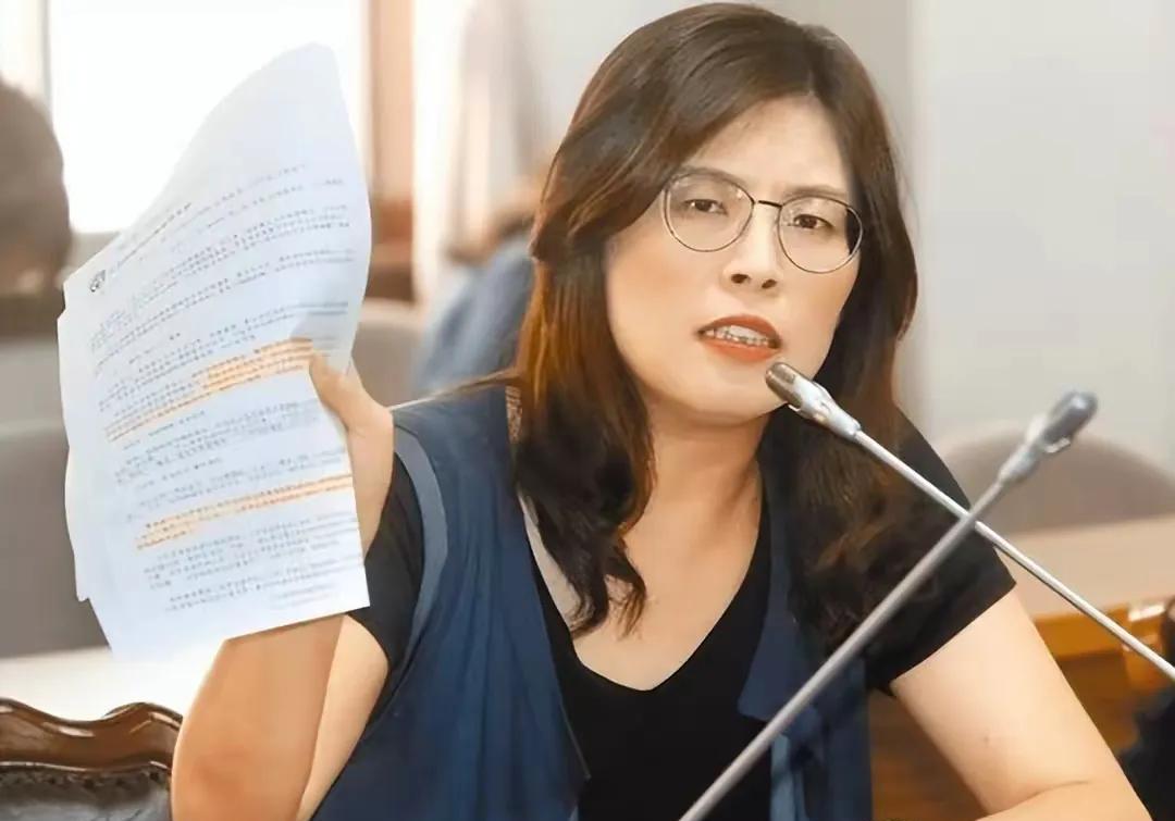 郑丽文说得对！国民党目前遇到的危机不是朱立伦一个人的问题，而是整个国民党出现了问