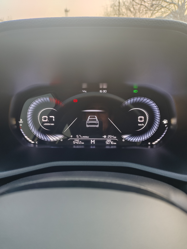 23款吉利帝豪手动挡上次剩余150升然后加满油，中石化7.48一升。现在预算3