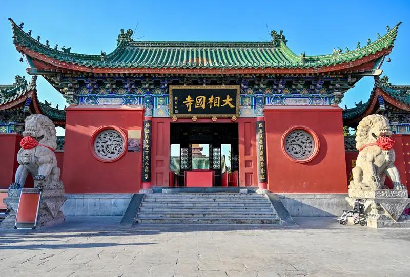 《水浒传》和《西游记》，那都是文学界的璀璨明珠。《水浒传》里，宋仁宗时期，洪太尉