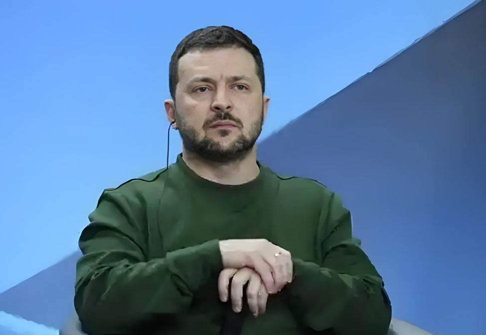 在整个乌克兰政坛，谁都可能选择投降，唯独泽连斯基不行。众所周知，泽连斯基是战时