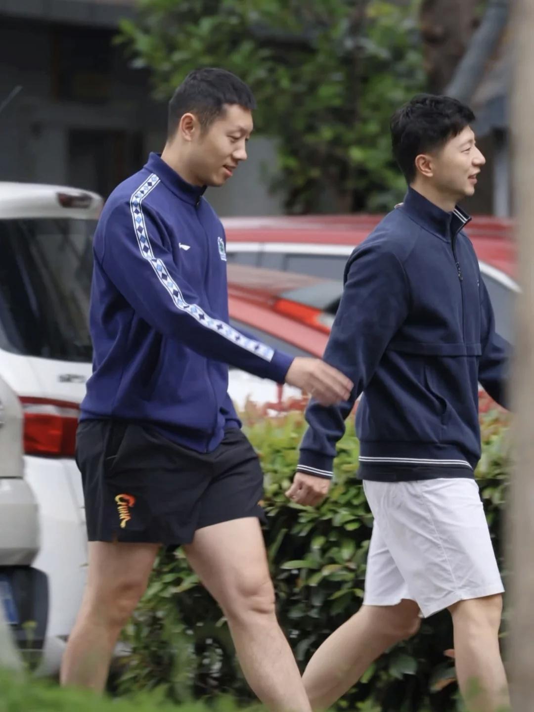 真的破防了这次伦敦世锦赛成都集训不仅马龙回来了，就连活跃在直播间的许昕也回来