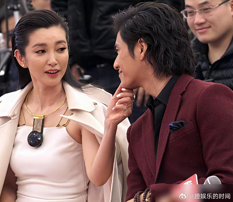 别信什么“神仙友谊”，那都是演给外人看的。李冰冰的和颂，陈坤的东申，两家公司井