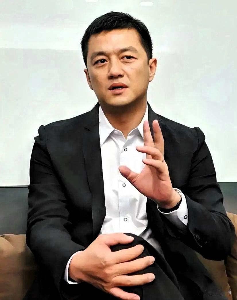 李亚鹏在公益直播里没忍住，哭了。不是因为卖惨，是憋了十年的那件事，终于说出口