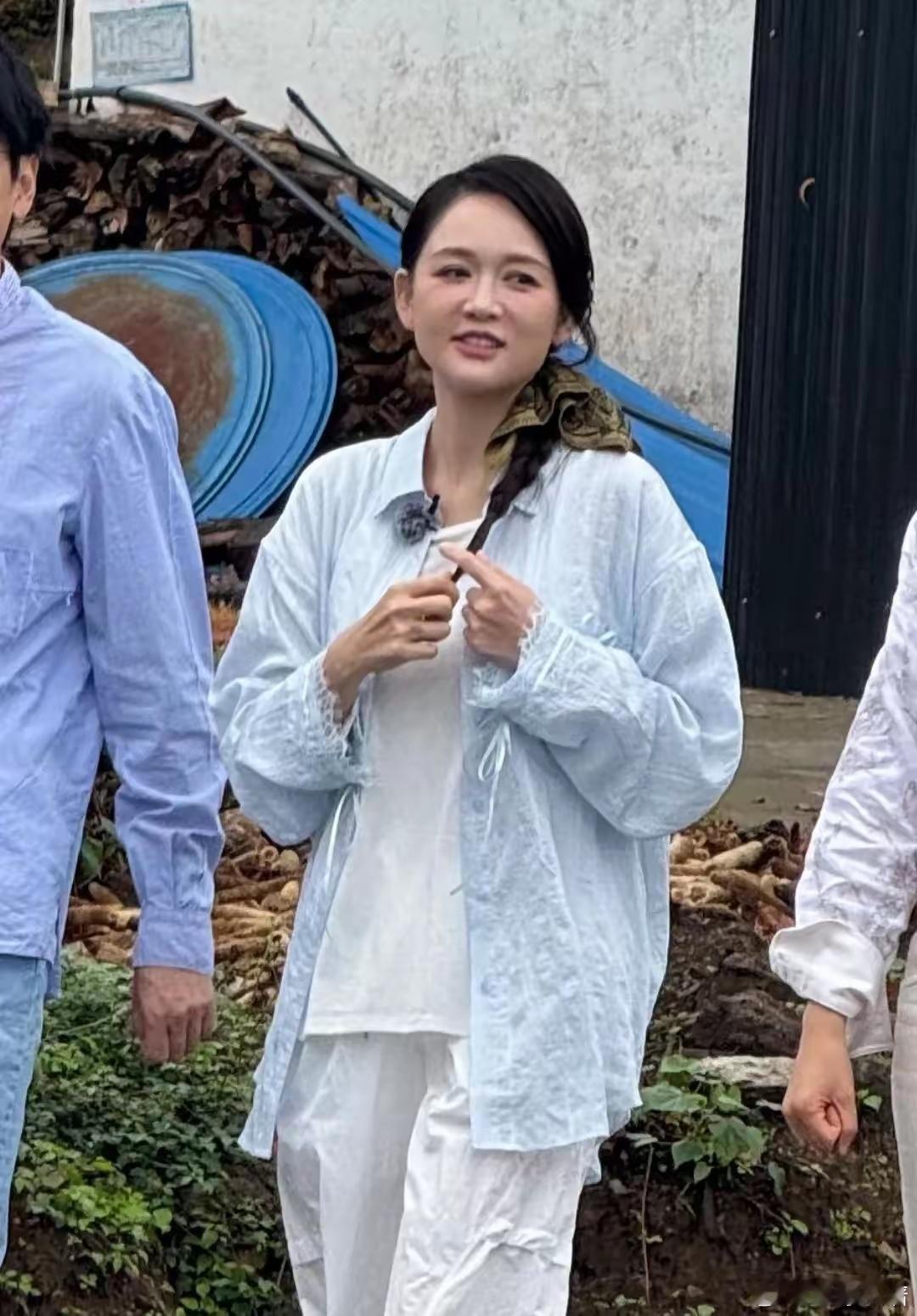 陈乔恩生图太显老，鱼尾纹明显脸部肌肉下垂严重！做针雕效果不佳​​​