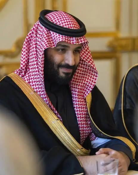 特朗普“炸”翻全场！当众羞辱沙特王储：他得“亲我屁股”讨好我。3月27日，迈