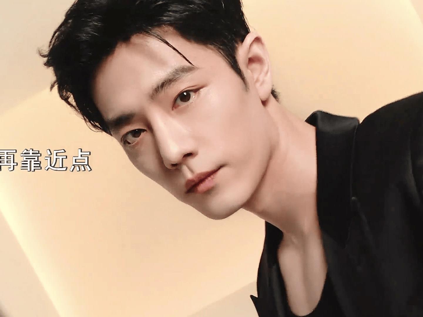 肖战ysl是续约了啊！好像最近都没怎么关注商务，这个靠近点，然后细看的文案有点眼