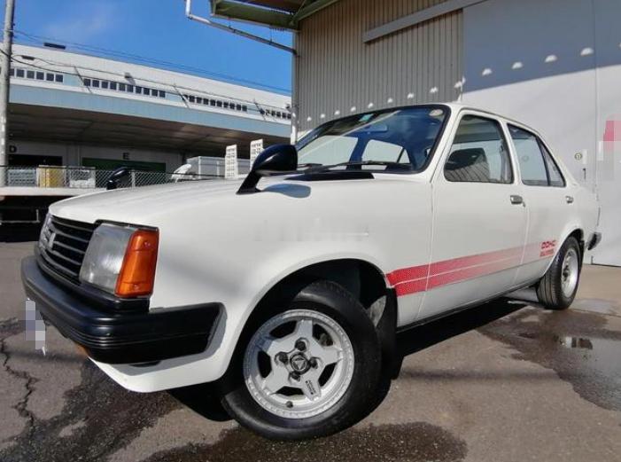 五十铃的三厢家轿~~~这车是1982年在小岛国上的牌，1.8升汽油机+五速手动变