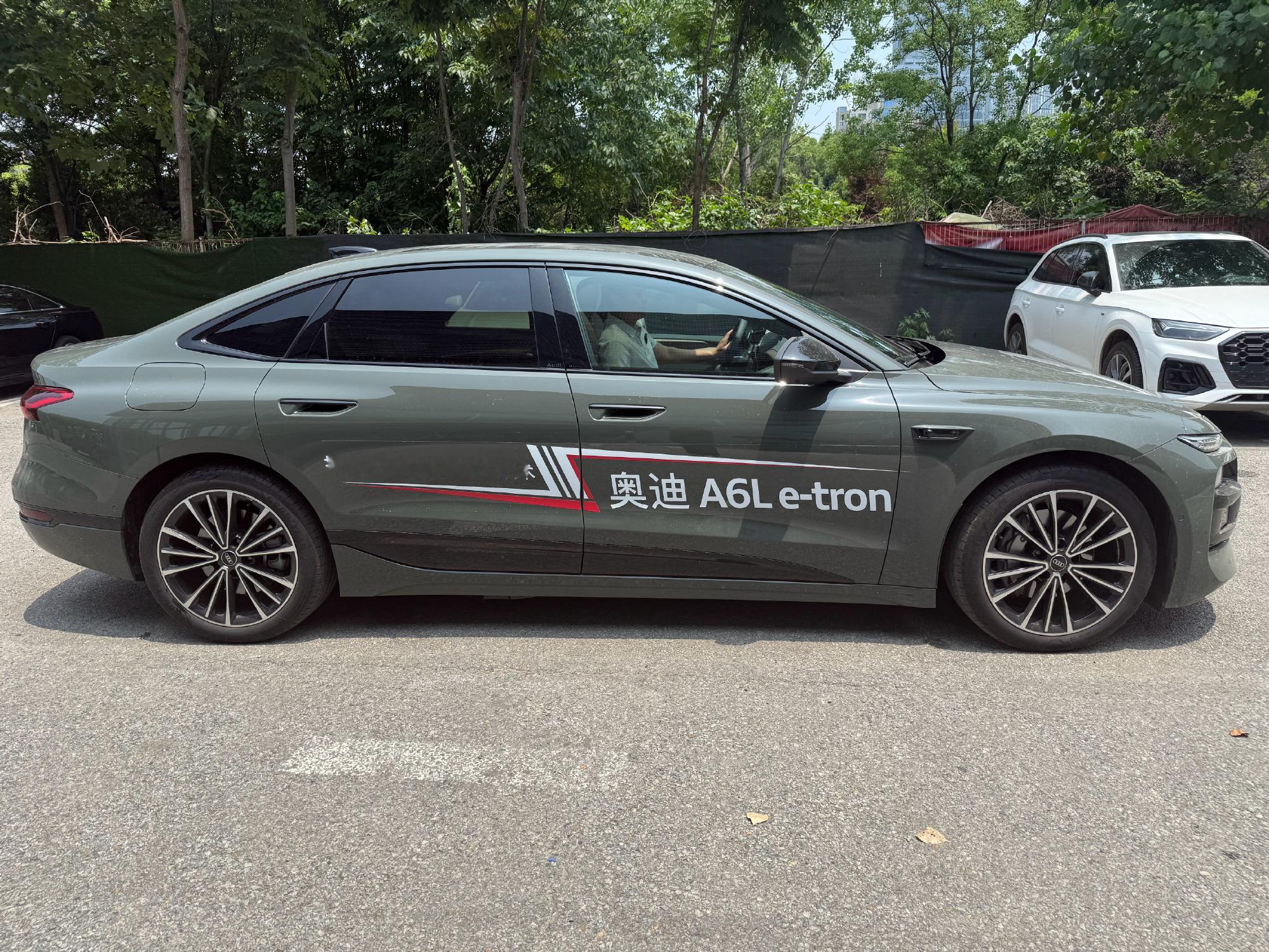 终于到店试驾奥迪A6L E-tron，整车搭载乾崑智驾系统，实际开下来...